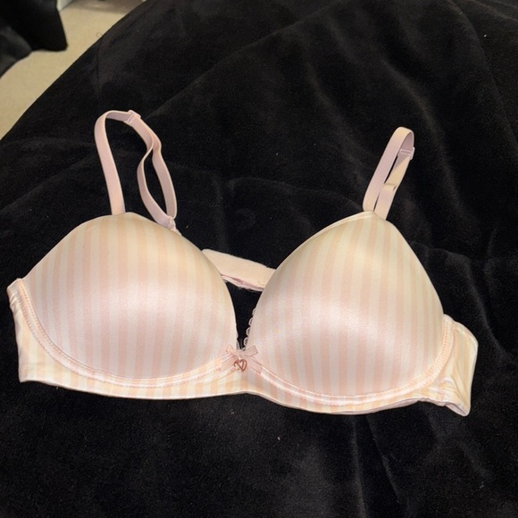 NWOT Victoria’s Secret Body by Victoria Wireless Bra - Size 34B - Picture 2 of 8